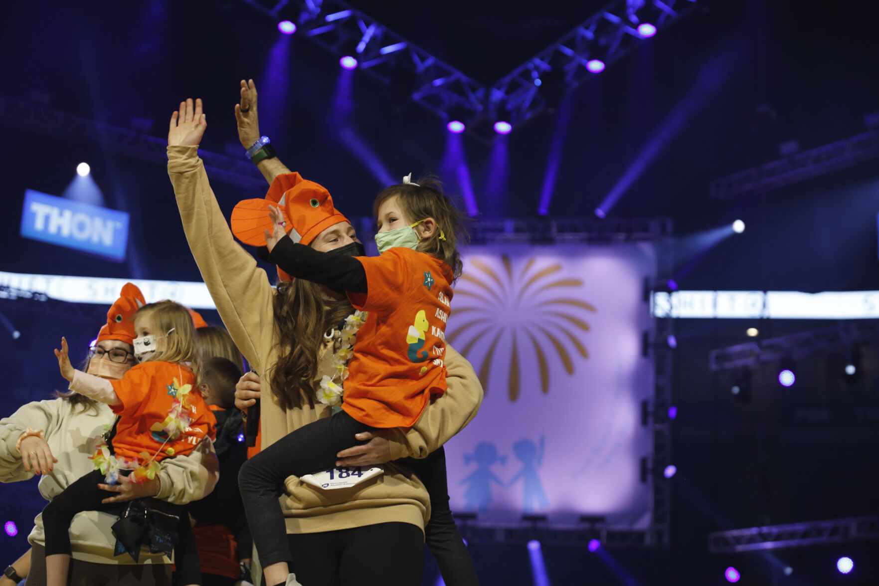 THON 2022, family wave